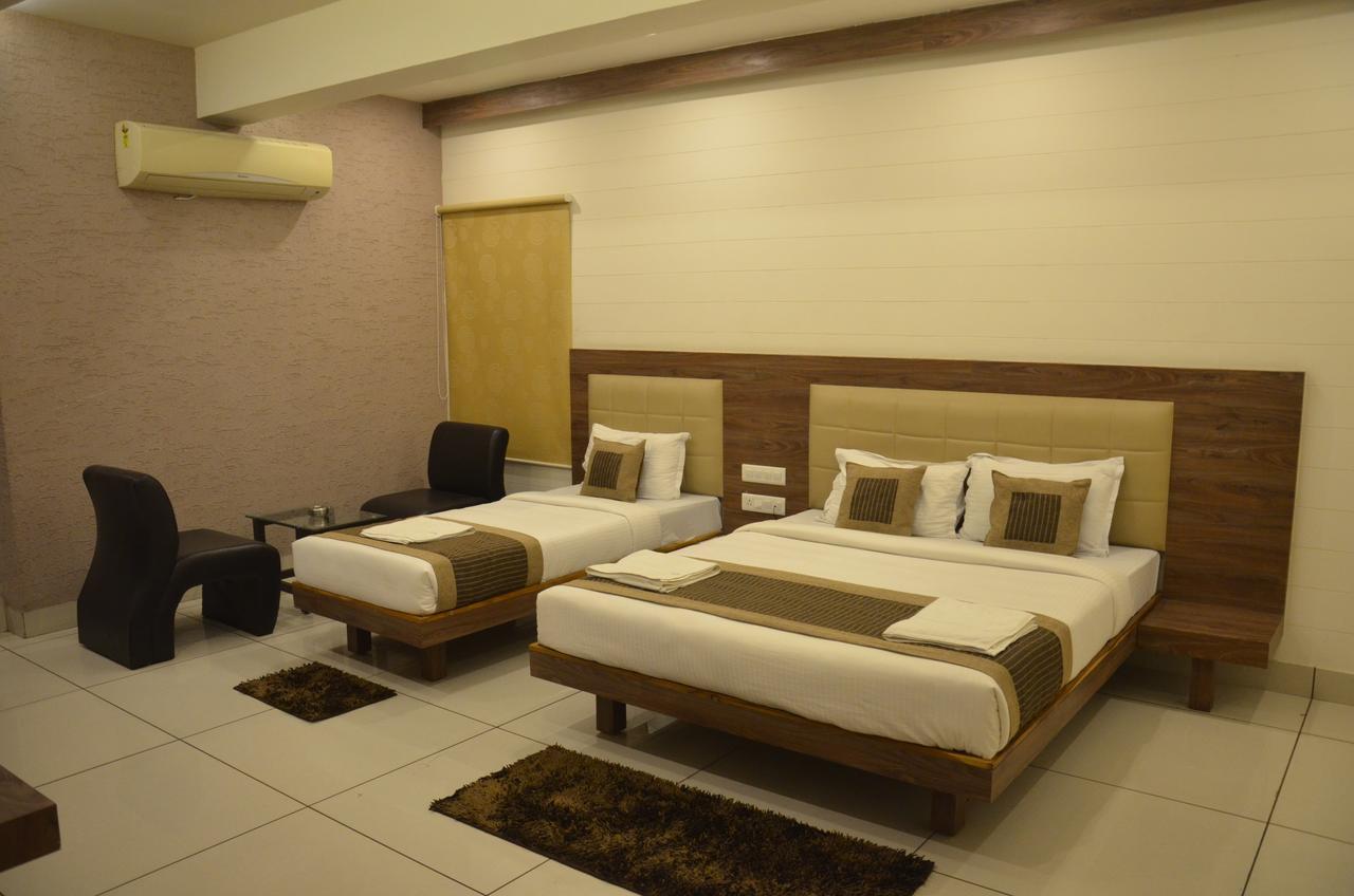Готель Apple Residency Patan  Екстер'єр фото