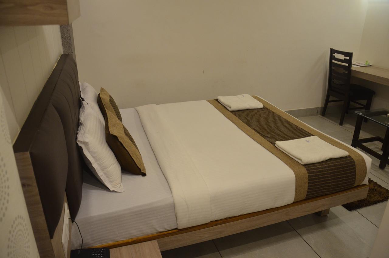 Готель Apple Residency Patan  Екстер'єр фото