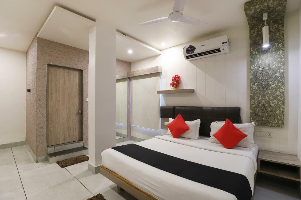 Готель Apple Residency Patan  Екстер'єр фото