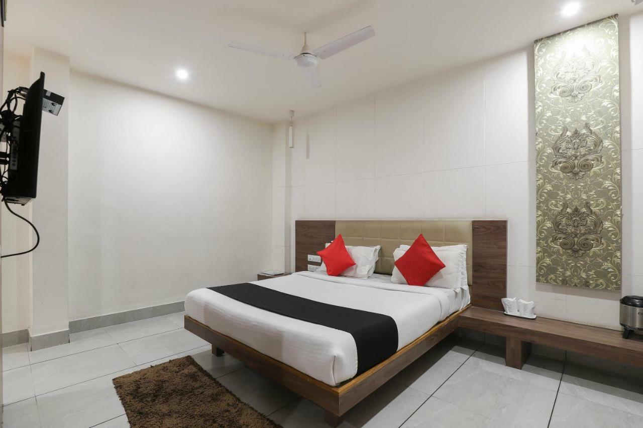 Готель Apple Residency Patan  Екстер'єр фото